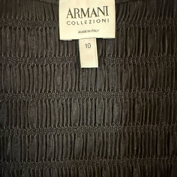 Armani Collezoni Textured Ribbed Scoop Neck T-Shirt in Black Size 10 - Picture 7 of 8